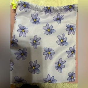Pretty Ipsy floral makeup pouch- NEW